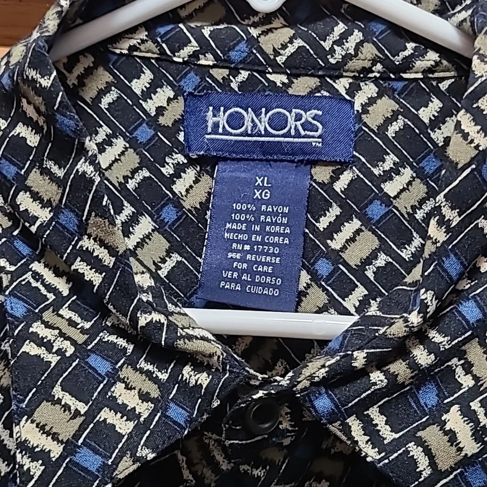 Men's Short Sleeve Button Down Shirt - Picture 2 of 5